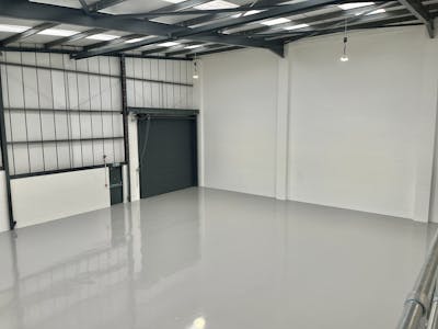 Unit 8 Airlinks Industrial Estate, Heston, Heathrow, Industrial / Warehouse To Let - Warehouse 1.jpg