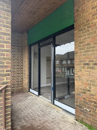 4 Kingfisher Court, Guildford, Retail To Let - IMG_5892.JPEG