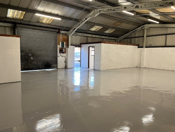 Unit 4, Thame Road Industrial Estate, Aylesbury, Industrial To Let - IMG_9714.jpg