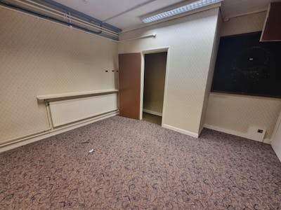 8 The Vineyards, Great Baddow, Retail To Let - 20220401_142344.jpg