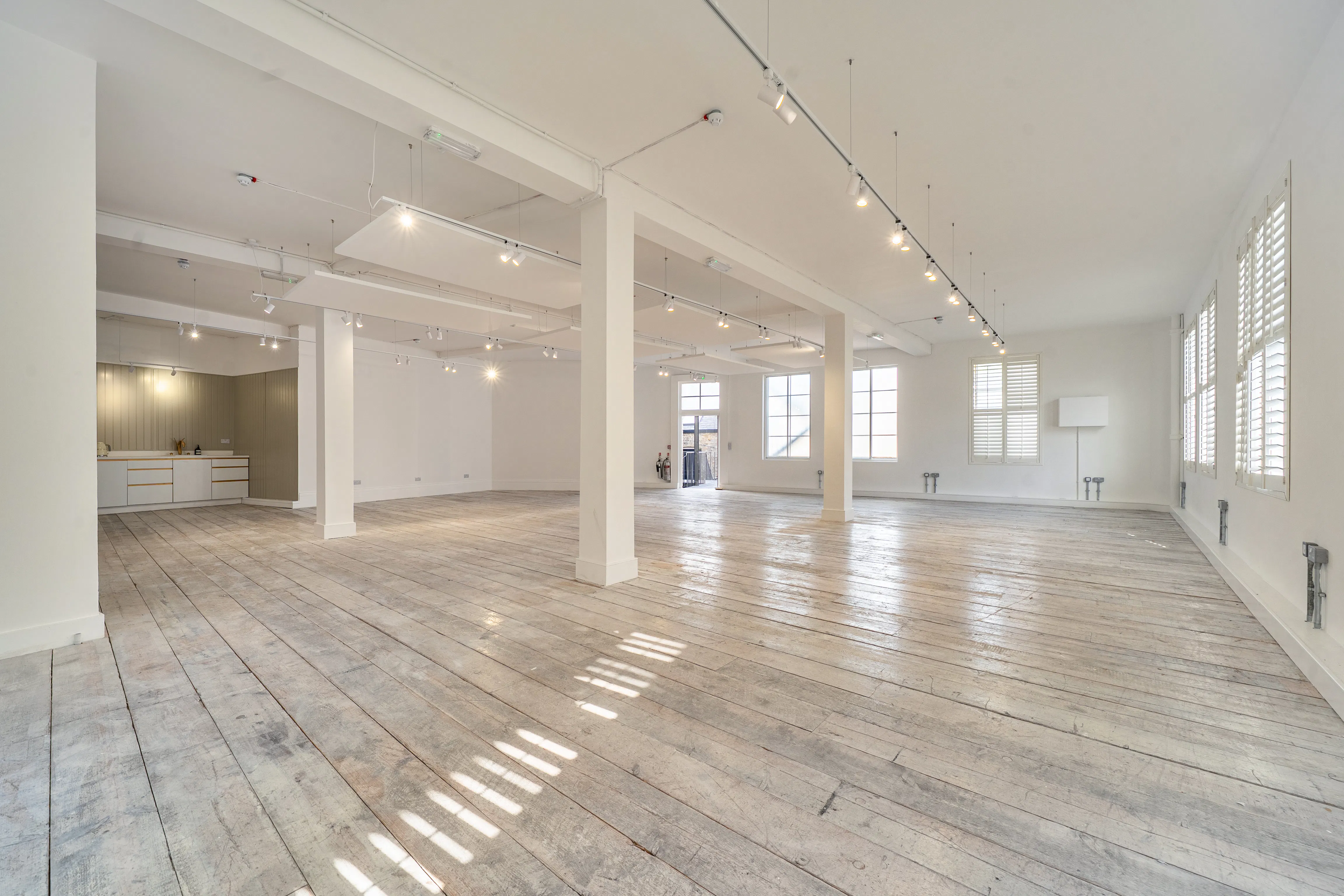 Unit 16E Perseverance Works, London, Offices To Let / For Sale - 1524631 (14).JPG - More details and enquiries about this property