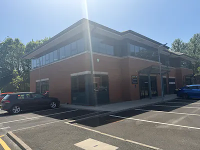 2 Earls Court, Earls Gate Business Park, Grangemouth, Office To Let - 20260525_121919287_iOS.jpg