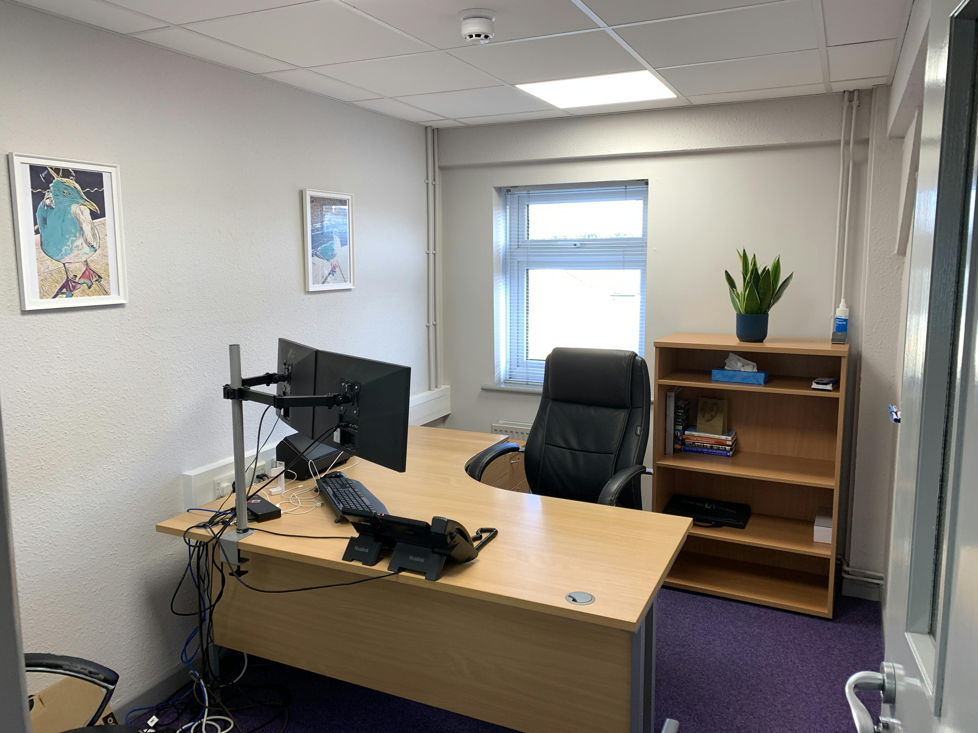 2nd Floor Suite, Marlborough House, Shoreham-by-Sea, Office To Let - partitioned office.JPG