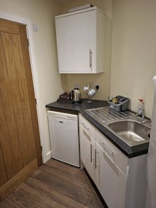 10 Haskells Yard, Godalming, Office To Let - 20260112_103029.jpg