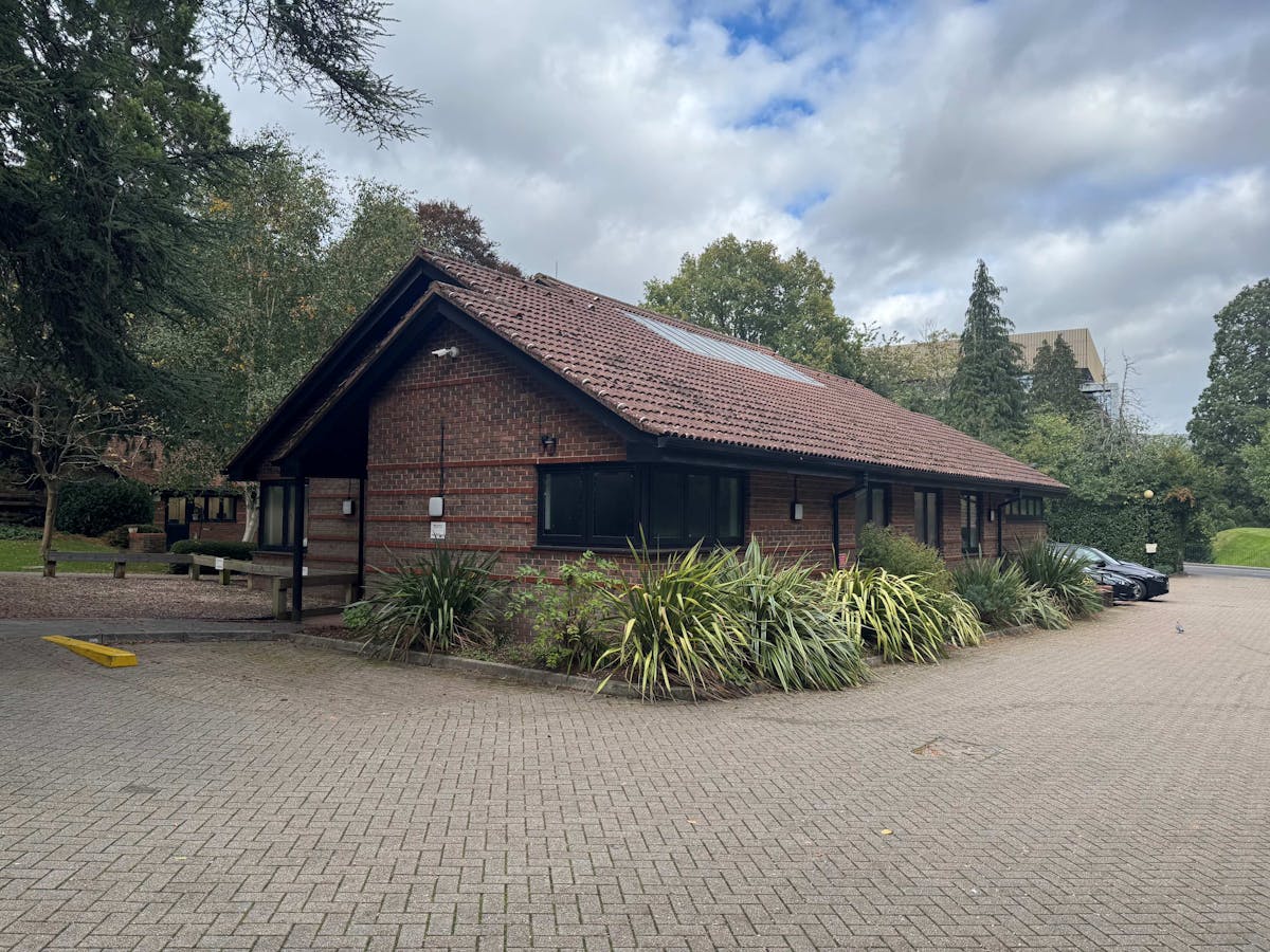 3 Bassett Avenue, Southampton