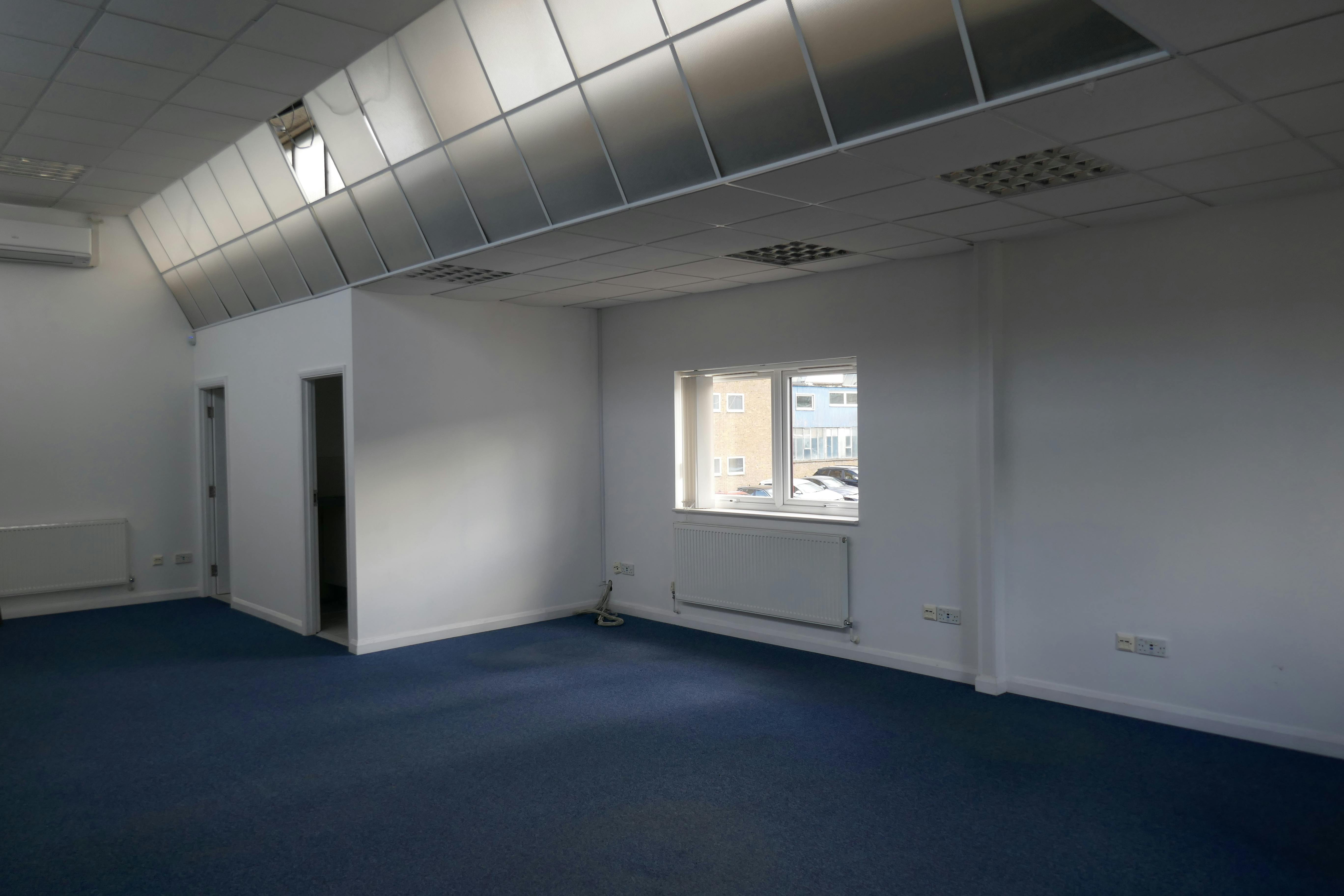 Circle Line House, Harlow, Offices To Let - P1060753.JPG