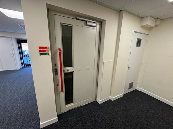 Units 3 & 4, Rumsey House, Locks Hill, Rochford, Office To Let - IMG20250408WA0008.jpg