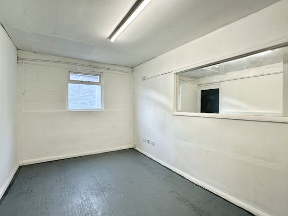 Unit 12A, Mimram Road, Hertford, Industrial To Let - IMG_3496.JPG