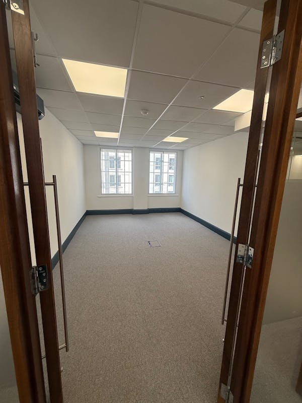 IMG_1778.jpg 32 St. James's Street, London, Office To Let - IMG_1778.jpg