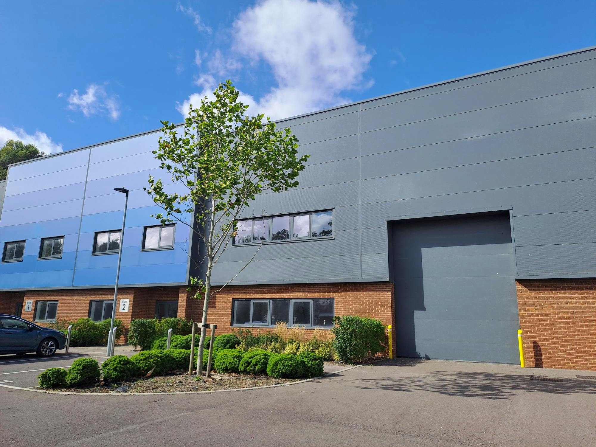 Industrial Unit in Crawley - photo 2