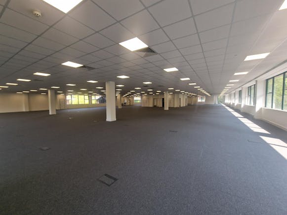First Floor Unit B The Crescent, Jays Close, Basingstoke, Industrial / Industrial / Office To Let - 20250806_105046.jpg