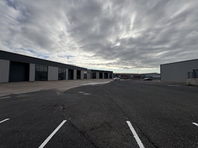 Units 18-20, Severnside Trading Estate, Textilose Road, Manchester, Industrial To Let - IMG_0882.JPG
