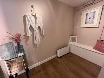 90 High Street, Tring, E (Commercial / Business / Service) / Retail To Let - WhatsApp Image 20250717 at 145428_7978569a.jpg