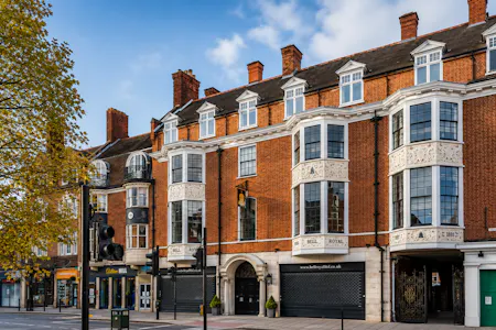 The Royal Bell, London, Office To Let - Exterior