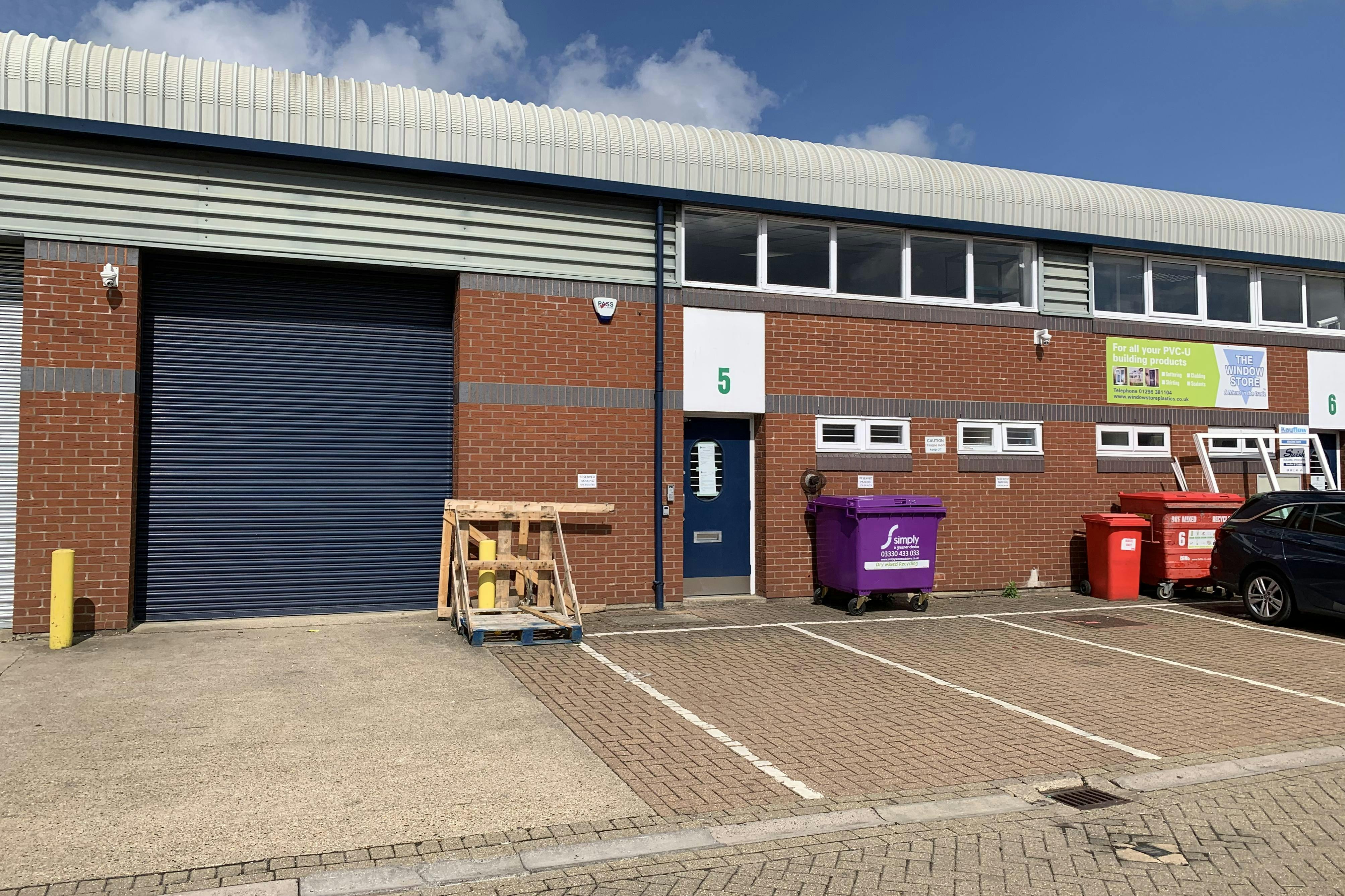 Unit 5 Vale Industrial Estate, Southern Road, Aylesbury, Industrial To Let - image3.jpeg