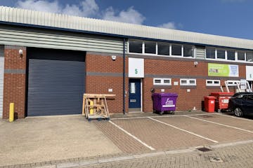 Unit 5 Vale Industrial Estate, Southern Road, Aylesbury, Industrial To Let - image3.jpeg