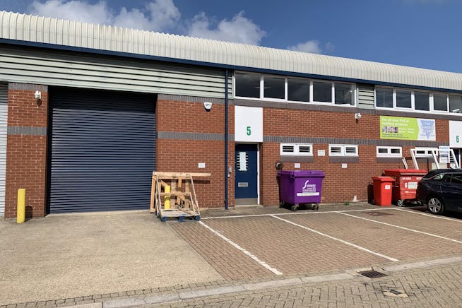 Unit 5 Vale Industrial Estate, Southern Road, Aylesbury, Industrial To Let - image3.jpeg