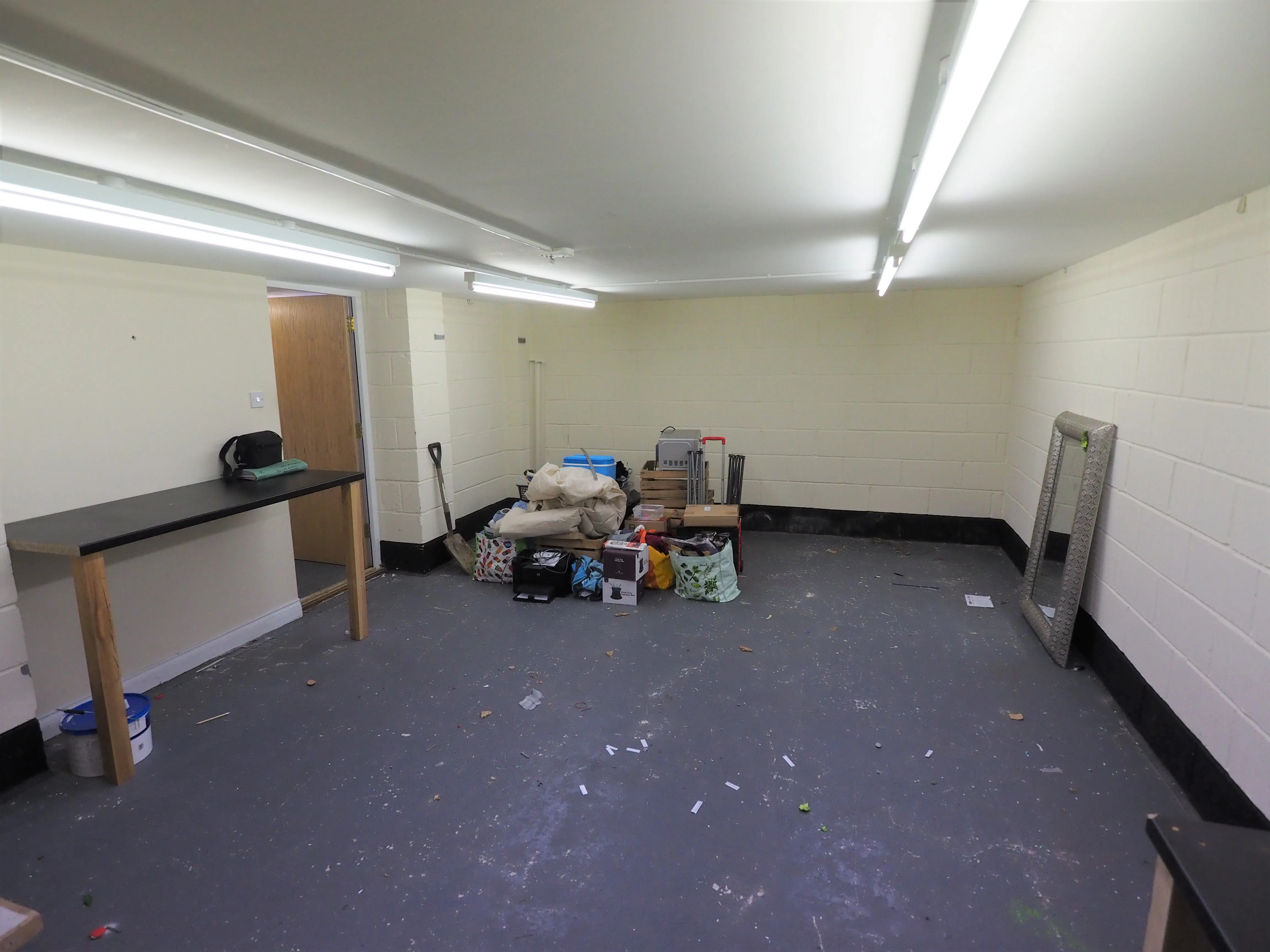 The Annexe, Meadow Court, Horsham, Office To Let - PA090050.JPG