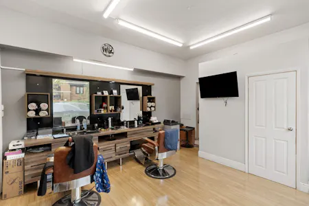 12 Kings Road, Fleet, Retail To Let - sAtFAwiA.jpeg