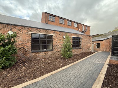 Units at Littleton Street West, Walsall, Office / Retail To Let - Photo 23102025 16 49 47.jpg