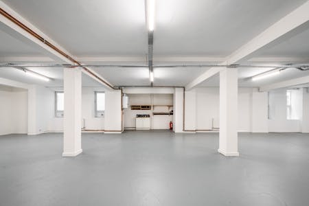 Universal House, 88-94 Wentworth Street, London, Office To Let - Universal Hse B002W - Low Res 6.jpg
