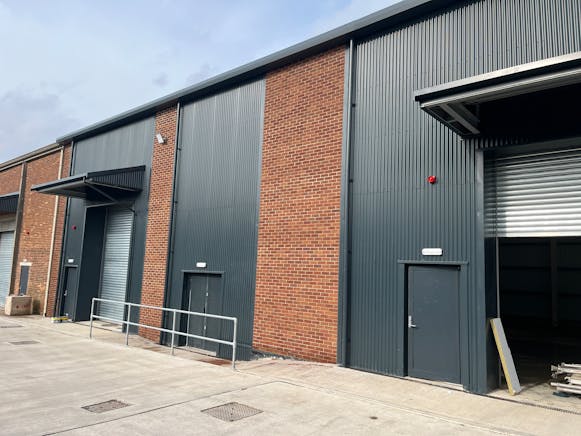 Unit B4 Lincoln Road, High Wycombe, Industrial To Let - 20250221_132028441_iOS.jpg