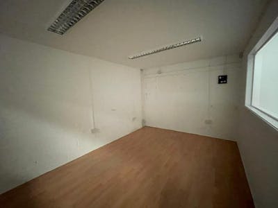 Unit 22 The Hawthorn Centre, Harrow, Warehouse To Let - Unit 22 Hawthorn Centre (8).jpg