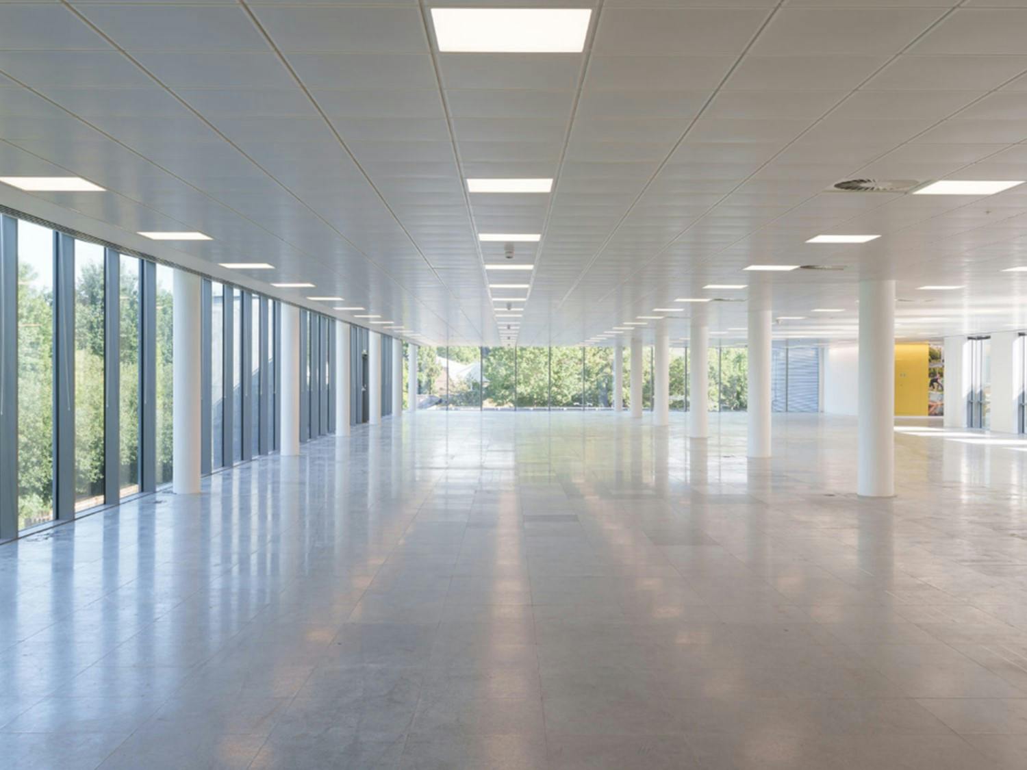 Office in Weybridge - photo 4