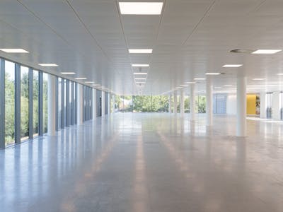 Building 4, The Heights, Weybridge, Office To Let - Building 4  The Heights  Weybridge 4.jpg