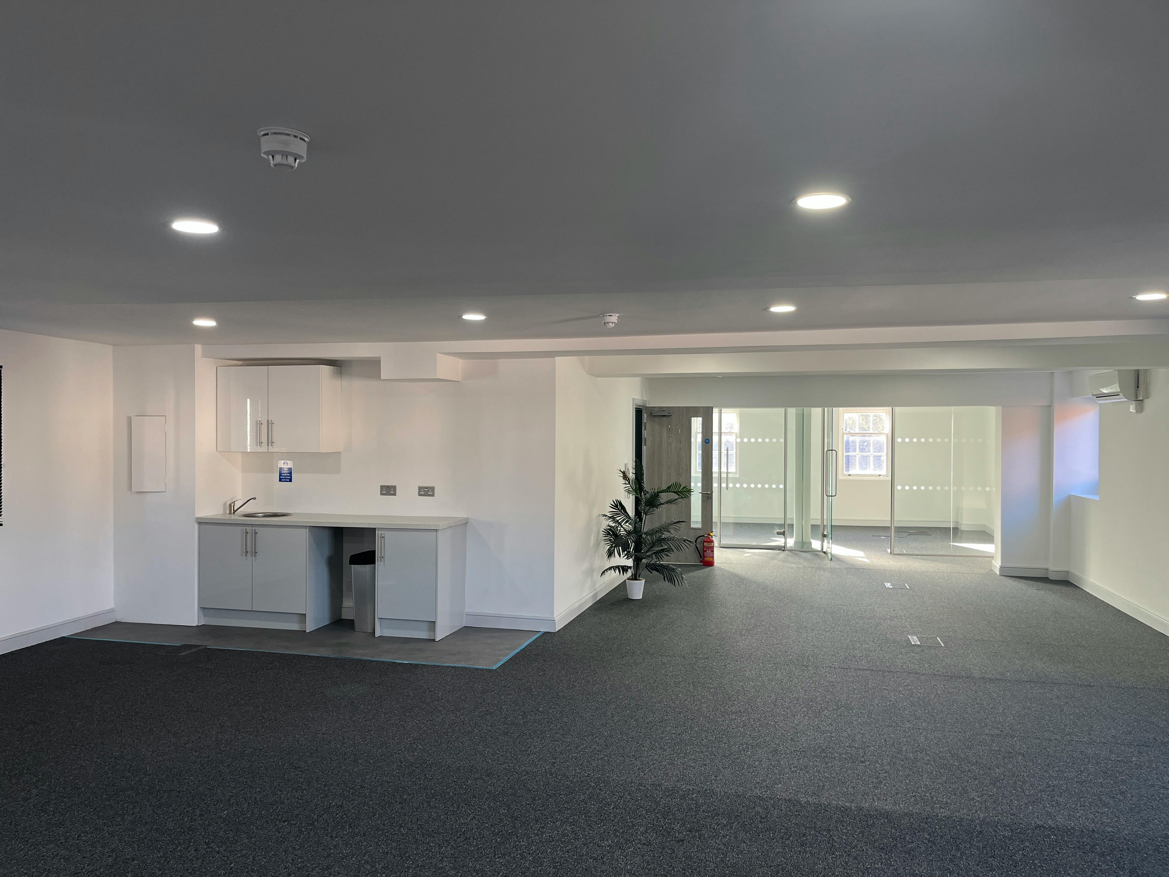 Second Floor Offices, 79-81 High Street, Marlow, Offices To Let - 20251104_133441598_iOS.jpg