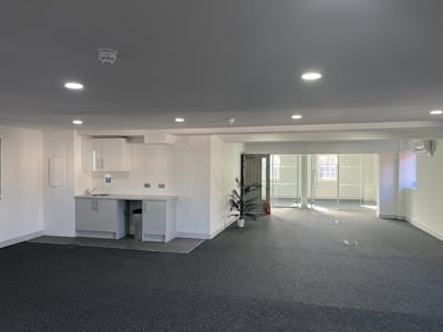 Second Floor Offices, 79-81 High Street, Marlow, E (Commercial / Business / Service) / Office To Let - 20251104_133441598_iOS.jpg