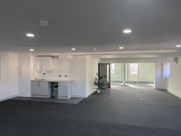 Second Floor Offices, 79-81 High Street, Marlow, Offices To Let - 20251104_133441598_iOS.jpg