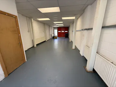Unit 10 Stirling Industrial Centre, Borehamwood, Light Industrial / Warehouse To Let - processed-C7F93028-FC98-48C0-81A9-996EA03947D4.jpeg