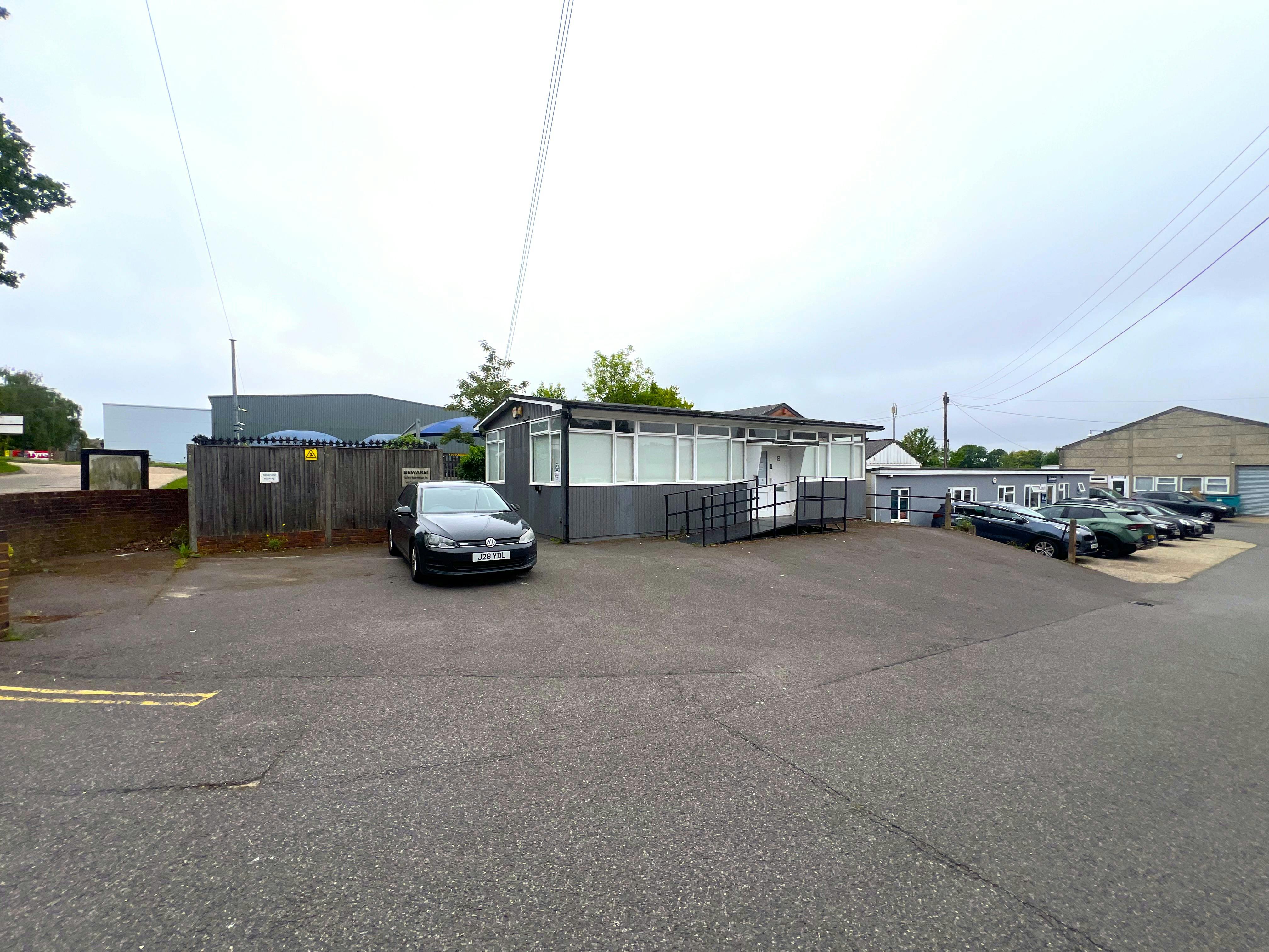 Unit 8 Mulberry Trading Estate, Horsham, Office To Let - IMG_0457.jpeg