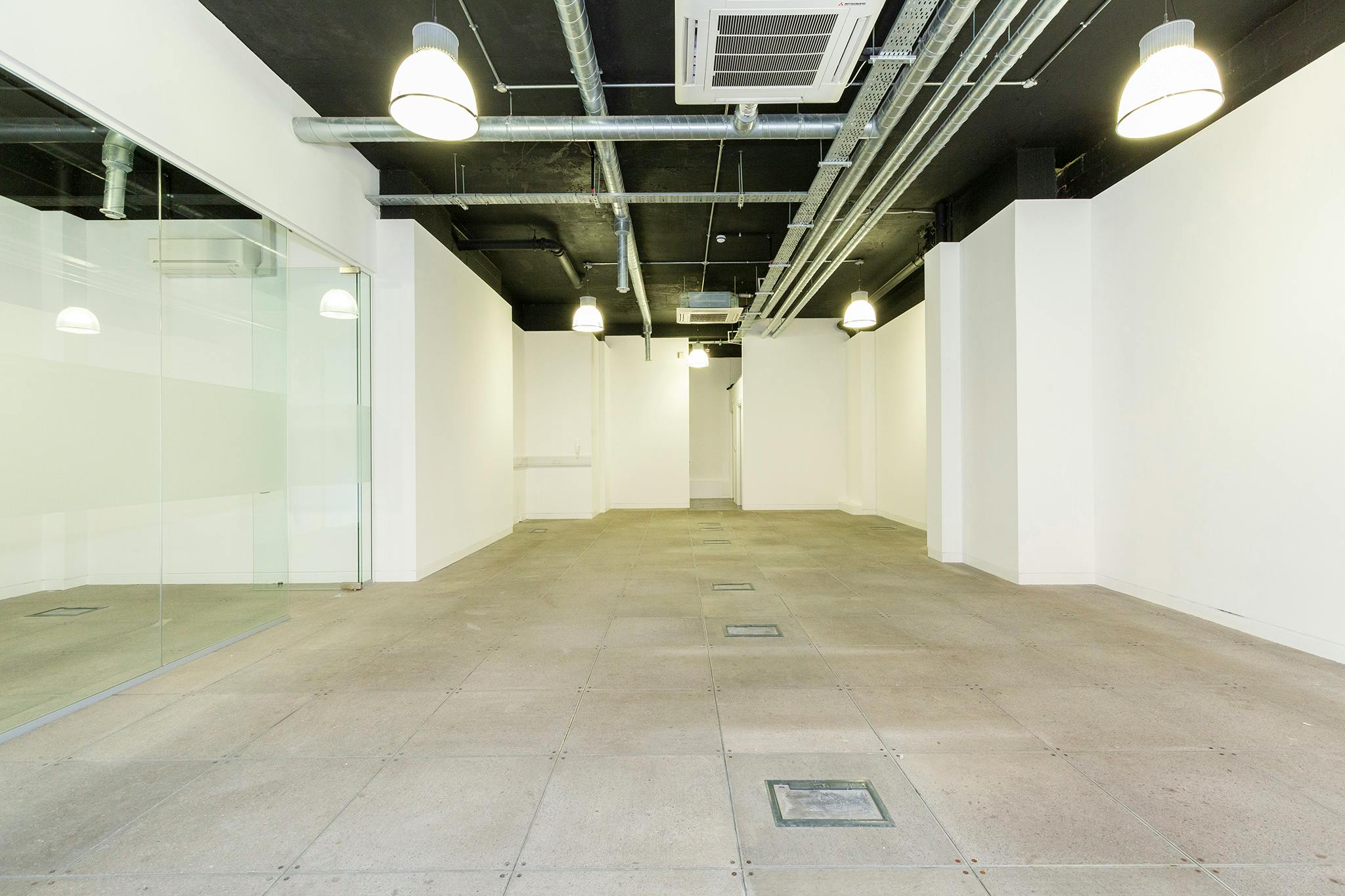 Retail/Shop in London - photo 3