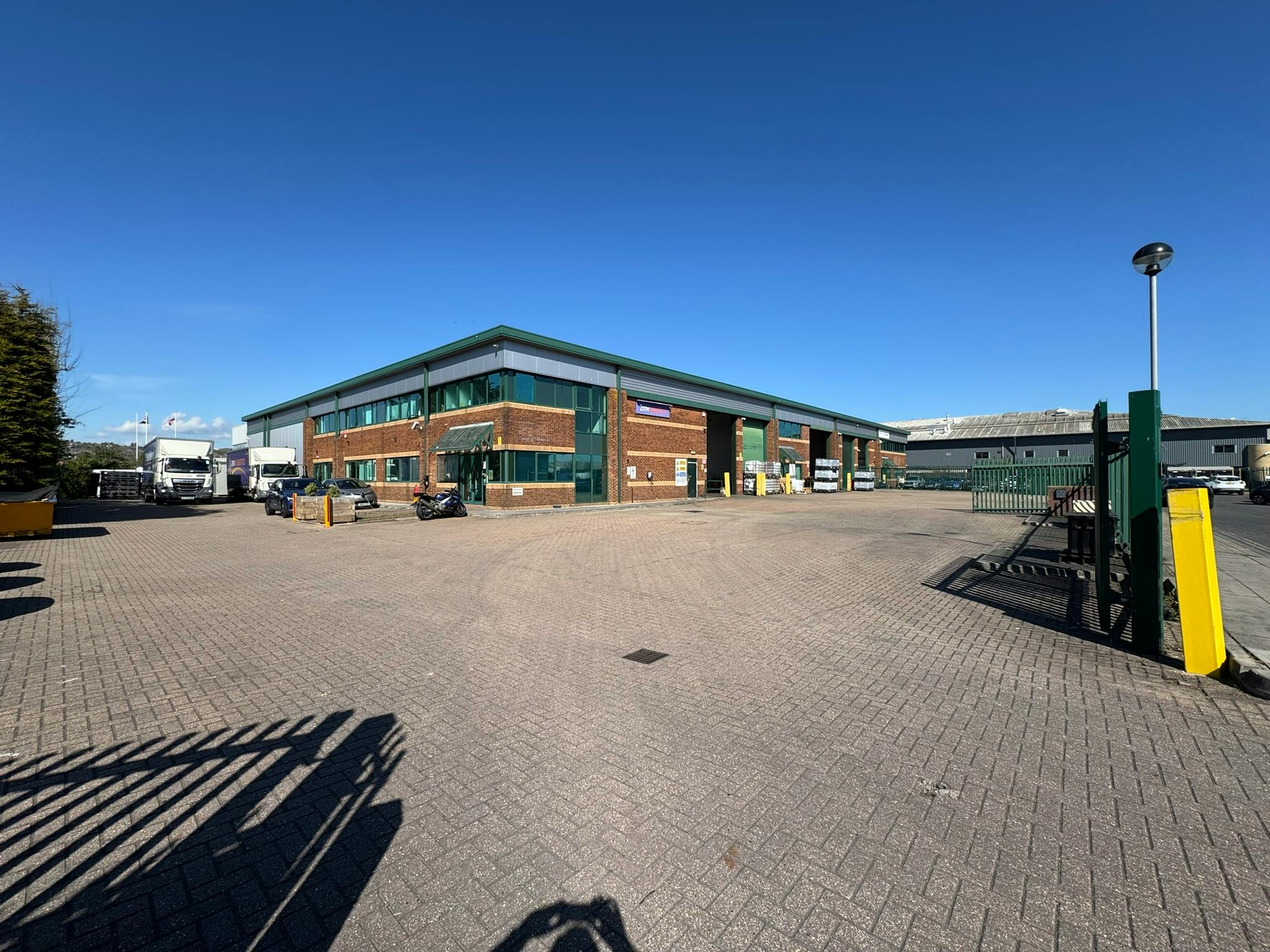 Industrial Unit in Portsmouth - photo 2