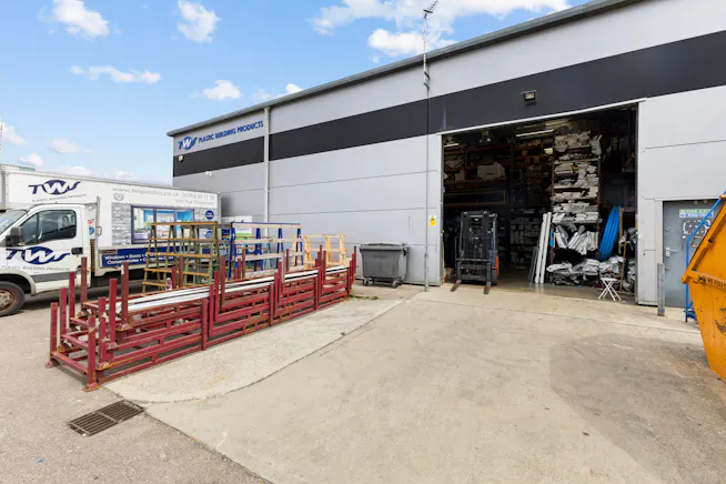 Unit 17, Aylesbury, Industrial / Industrial For Sale - 112514_17 Anglo Business Park(23).jpg