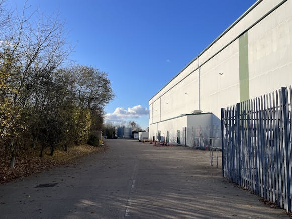 Unit 1A, Progress Park, Progress Way, Bedford, Industrial To Let - IMG_3107.JPG