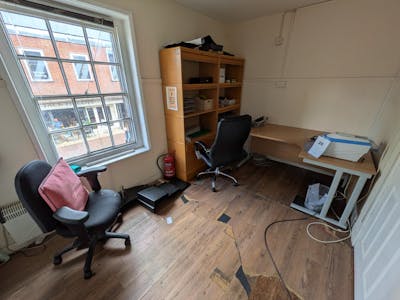 39 High Street, Godalming, Office / Retail To Let - 7728.jpg
