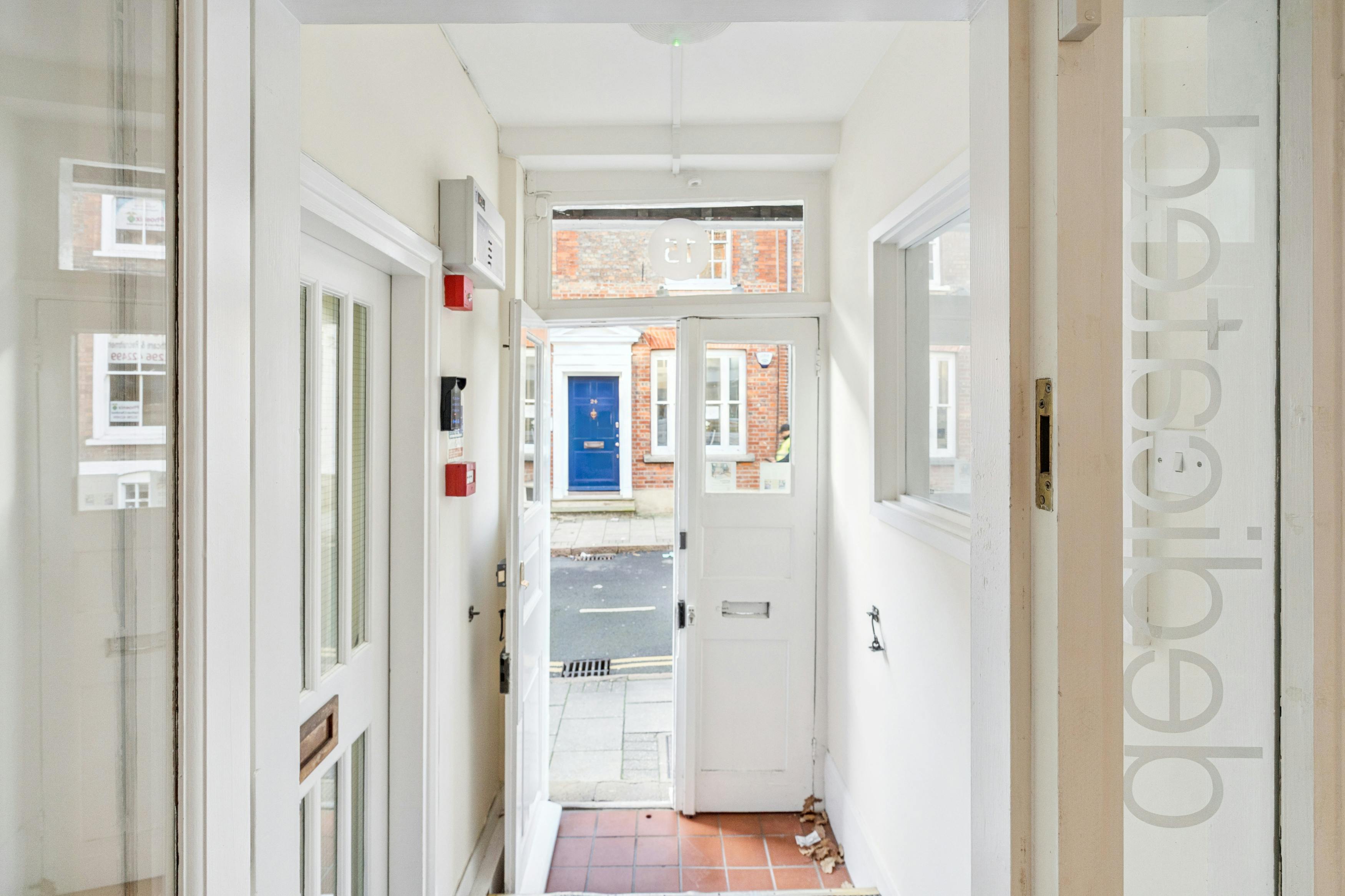 15 Temple Street, Aylesbury, Offices To Let - DSC00341-2-e85958442070e4219fc533bab5317bc3.jpg