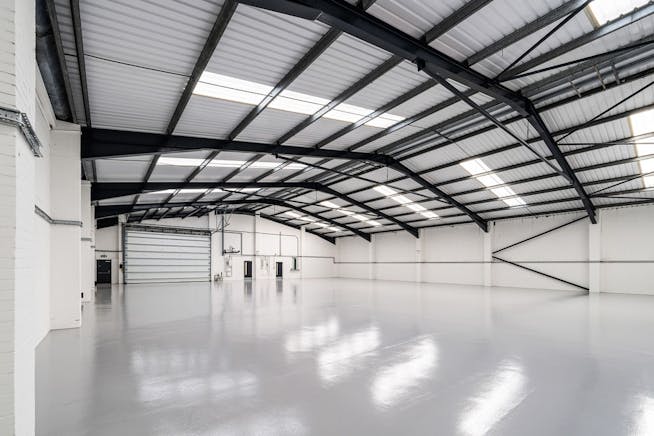 Units 3 & 4, Bracknell Business Centre, Bracknell, Industrial To Let - DSC07342.jpg