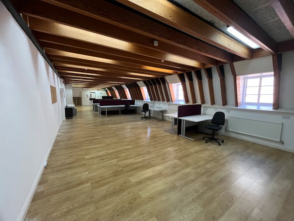 First Floor Offices, 34 Market Square, Aylesbury, Offices To Let / For Sale - 20260319_110027405_iOS.jpg