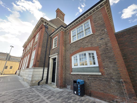 1-2 High Street, Woking, Retail To Let - IMG_1070.JPEG