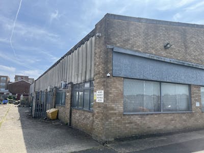 The Warehouse, Aylesbury, Industrial To Let - 20250617_130736512_iOS.jpg