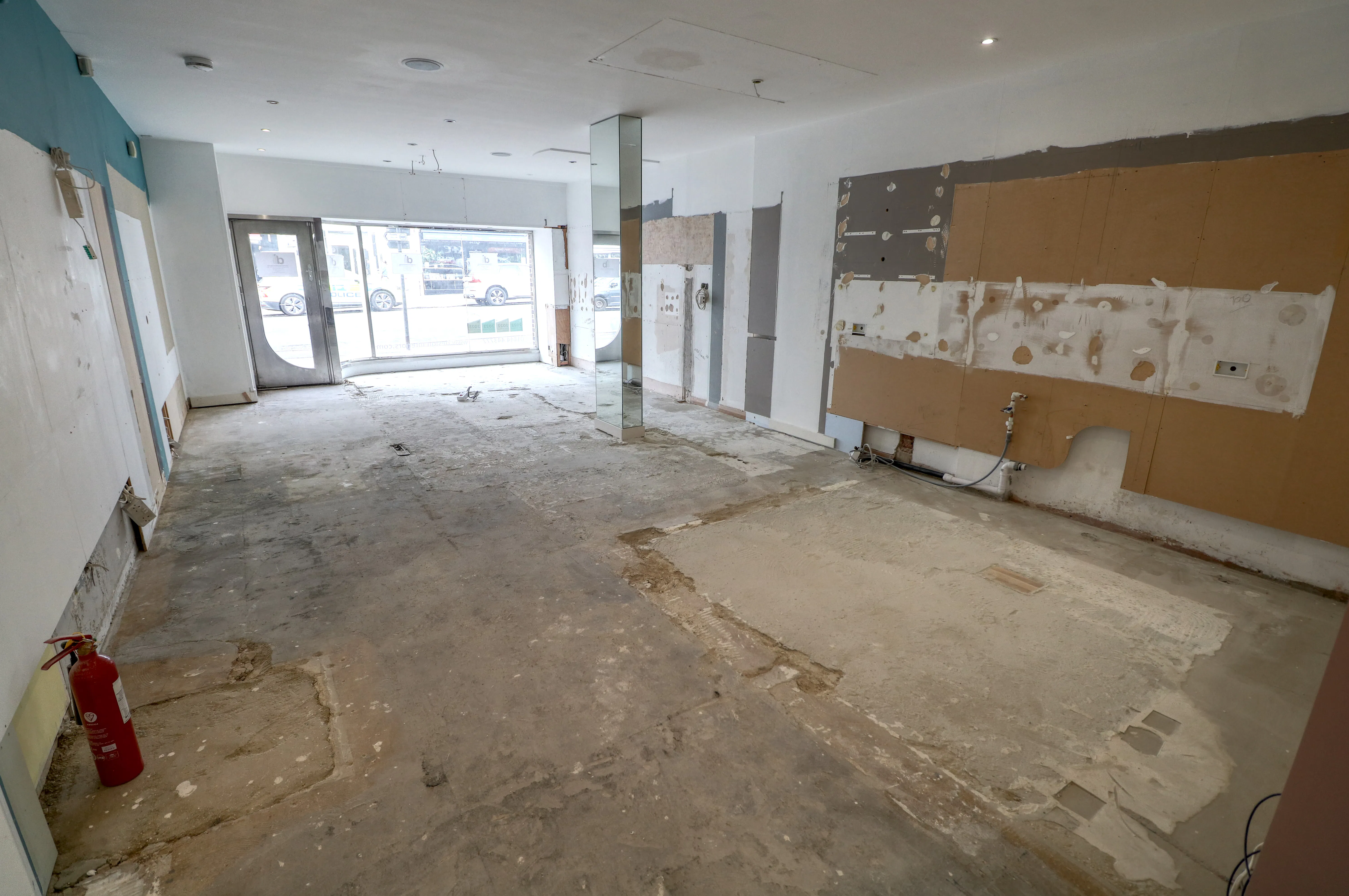125 South Road, Haywards Heath, Retail To Let - Internal 1.jpg