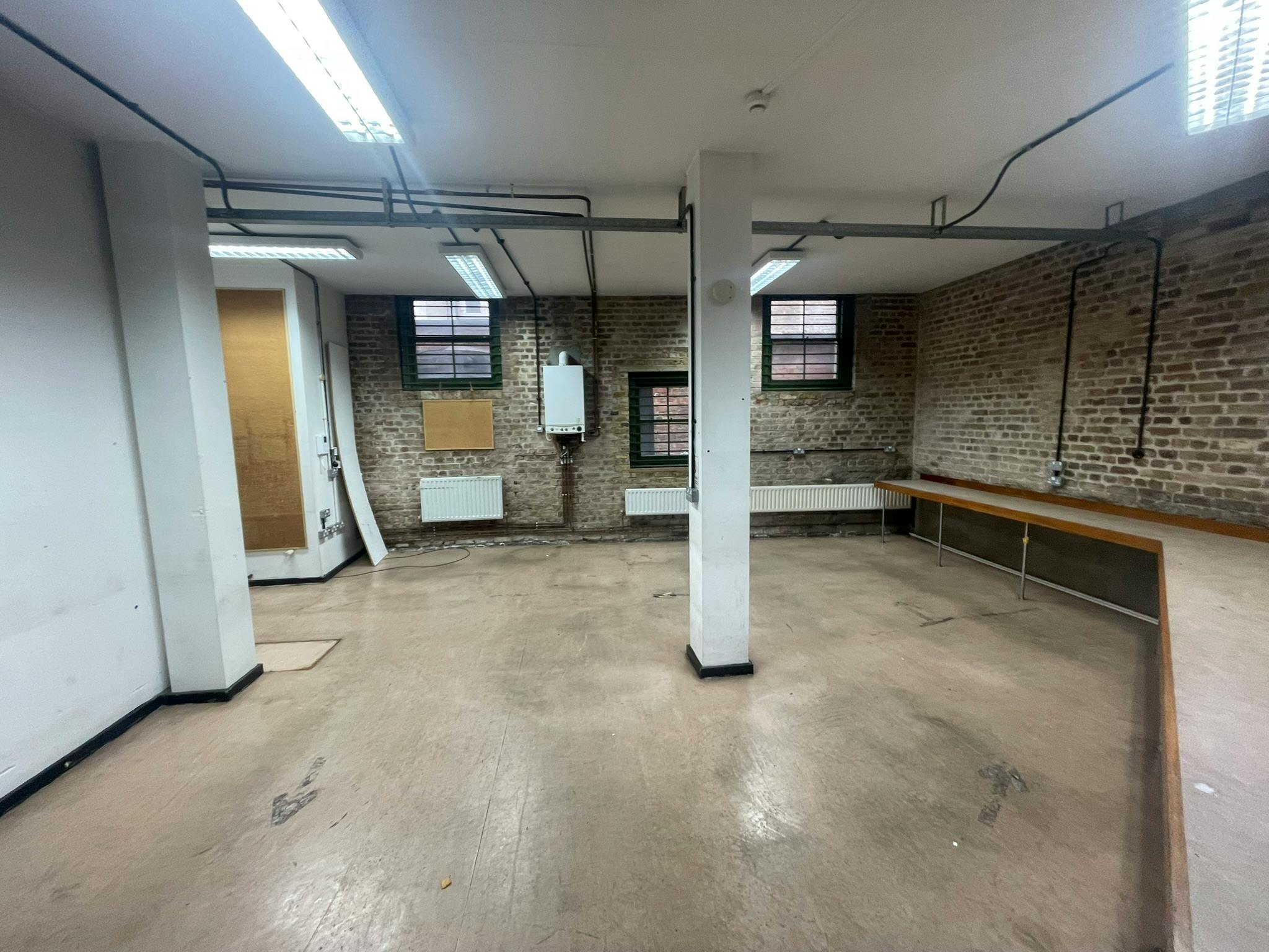 Industrial Unit in London - photo 2