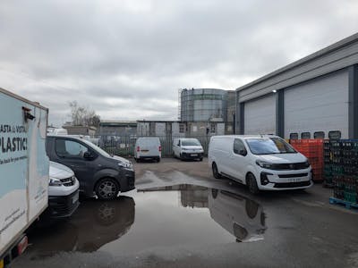 16 Westfield Road, Slyfield Industrial Estate, Guildford, Industrial To Let - PXL_20260317_102054722.MP.jpg