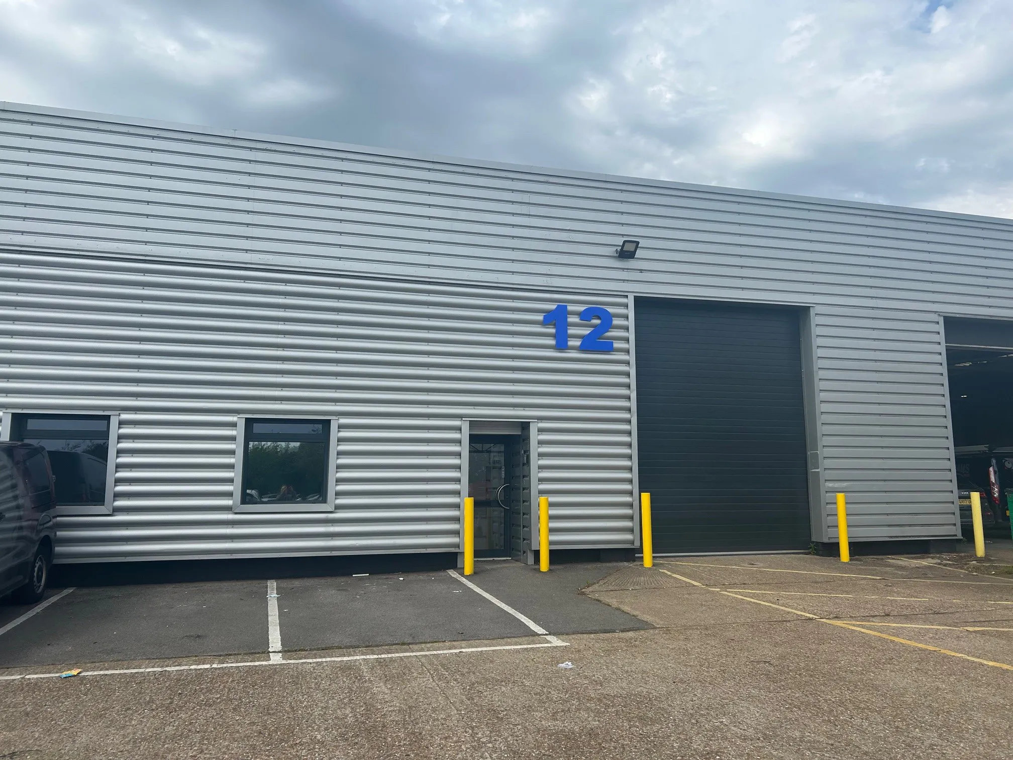 Unit 12, Bilton Industrial Estate, Bracknell, Industrial To Let - 2.jpg