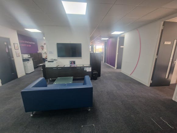 5 Elmwood, Basingstoke, Office To Let - 20250919_144934.jpg