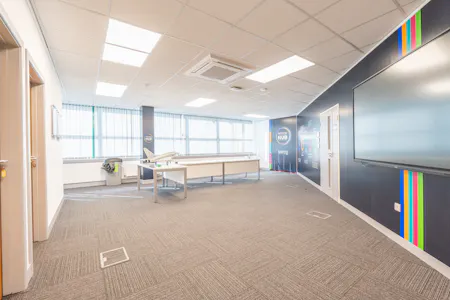 Unit A & B Wellington Gate, Waterlooville, Industrial / Investment / Office / Warehouse For Sale - DSC09241.jpg